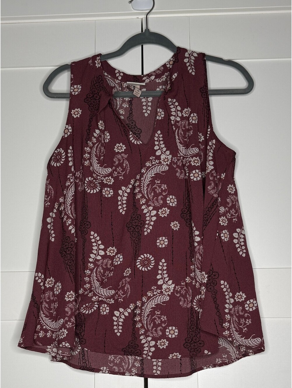 Knox Rose Burgundy Paisley Sleeveless V-Neck Blouse Size Medium